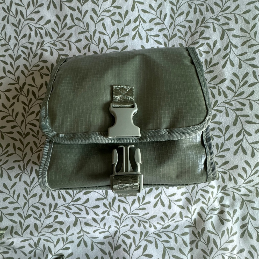 Terra Hanging Toiletry Bag